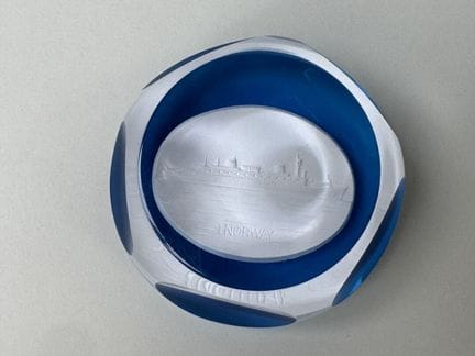 Cristal de SEVRES.
Presse-papier en cristal facett
