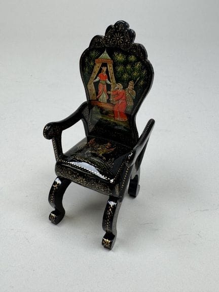 RUSIA, Escuela de Palekh, al estilo de.
Sillón lac
