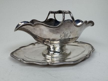 Sauciere auf festem Sockel aus 950/1000er Silber, 