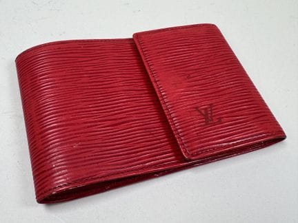 LOUIS VUITTON a Parigi.
Porta-libretto degli asseg