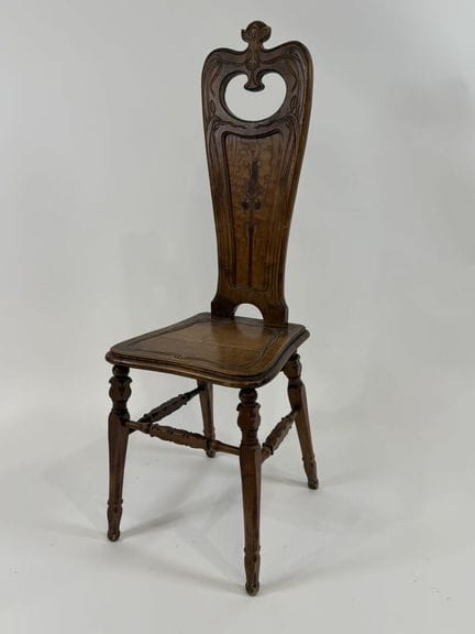 Al estilo de Emile GALLE (1846-1904).
Silla de nog