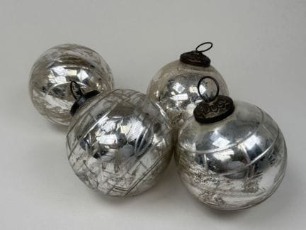 Cuatro bolas navideñas o de «Pardon» antiguas, de 