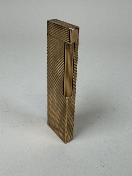 S.T. DUPONT à Paris.
Important briquet de table en