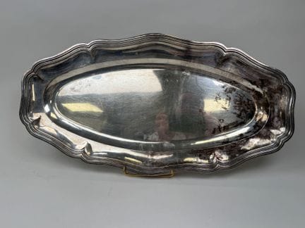Oblong dish with a scalloped rim, made of 950/1000