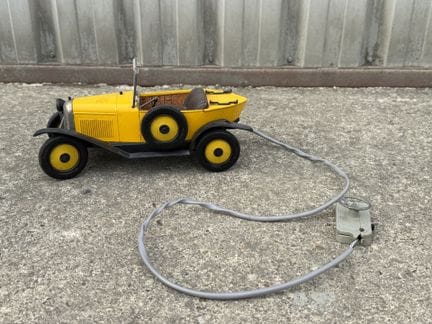 FRANCE JOUETS (FJ)
CITROËN 5 HP téléguidée en plas