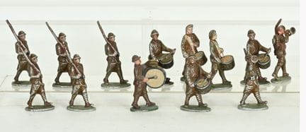 13 soldiers in the parade (6 cm), made of aluminum