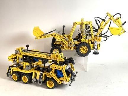 LEGO.
Deux engins de chantier.
Camion : 17 x 39 x 
