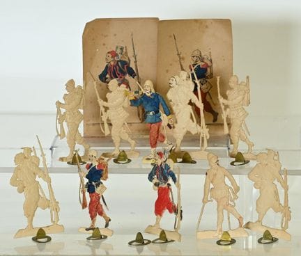 Set of 10 soldiers (8 cm) to paint, depicting the 
