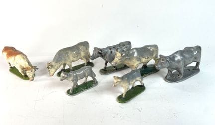 QUIRALU.
Le troupeau de vaches.
H. 4,5 x L. 8 cm l