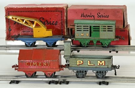 Hornby, échelle 0, quatre wagons de marchandises:
