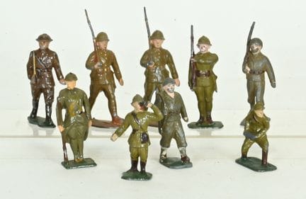 9 soldiers in combat and on parade, 6 cm; lead and