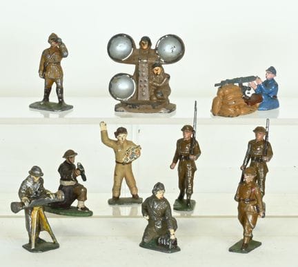 10 soldiers from World War I, made of hollow lead 