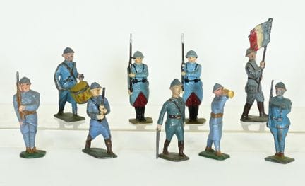 Nine hollow lead soldiers from World War I in good