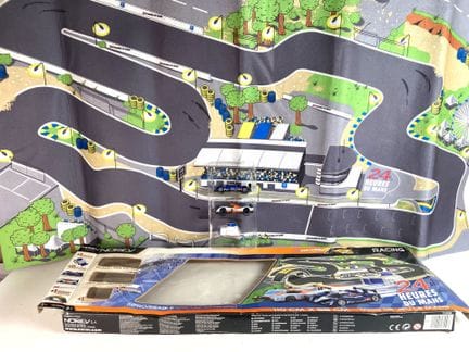 NOREV.
24 HEURES DU MANS.
Tapis feutre état neuf, 