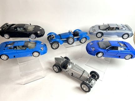 6 BUGATTI, 1/18e.
- BURAGO type 59 (2 x 1934) (rep