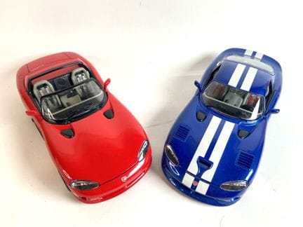 BURAGO, 1/18e.
Deux DODGE VIPER : RT/10 et GTS Cou