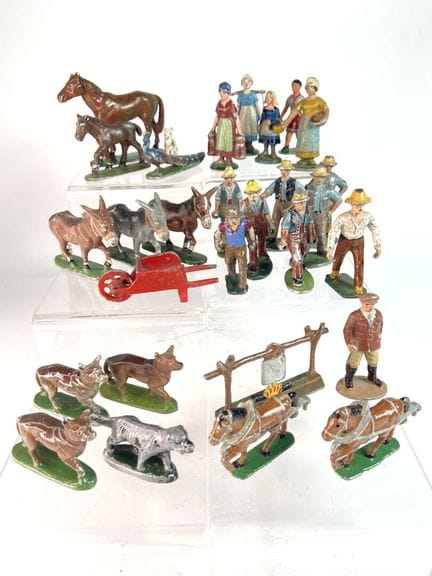 QUIRALU.
Personnages de la ferme, équidés et chien