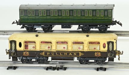 Hornby, 0 scale, two passenger cars:
 - Pullman ca