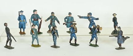 Twelve World War I infantrymen in “horizon blue” u