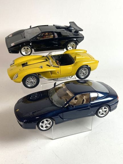 BURAGO, 1/18e.
- FERRARI 456  GT (1992)
- 250 Test