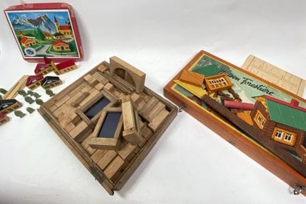 Ensemble de jeux de construction en bois :
- BOIS 
