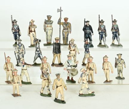 23 lead and aluminum sailors (6 cm), with a few mi