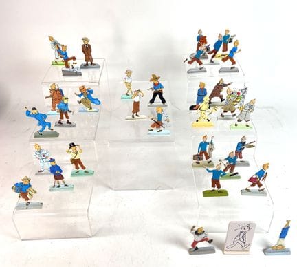 TINTIN.
Ensemble de 34 figurines métalliques plate