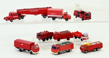 MATCHBOX, CORGI, WIKIN, LESNEY et divers.
Ensemble
