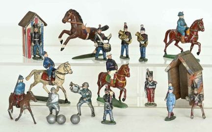 QUIRALU, Cast toys and miscellaneous items, 15 hol