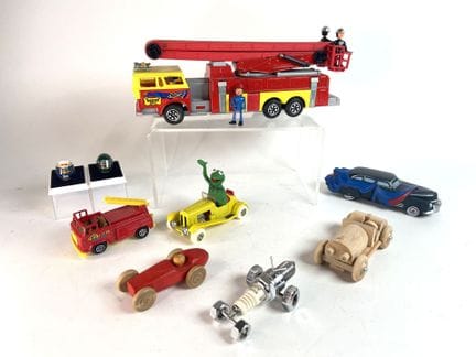 MAJORETTE 1/47e.
Nacelle incendie.
On y joint : 
G