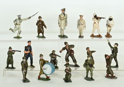 17 soldiers (4–7 cm) made of lead, hollow lead, an