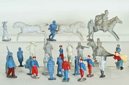 Twenty-six military figures (5 to 8 cm), ready to 