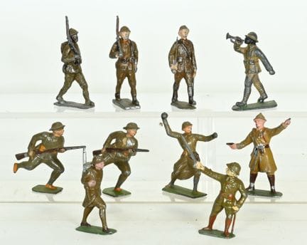 10 soldiers in combat and a parade, made of solid 