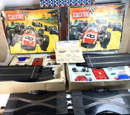 SCALEXTRIC. 
Deux coffrets réf. 30 FU et 30 GT de 