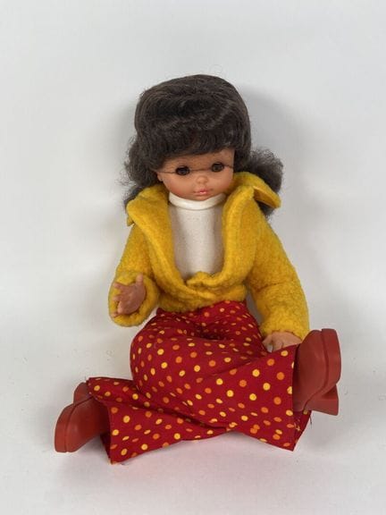 CLODREY.
Doll in a suit. Brand new in box.
Height 