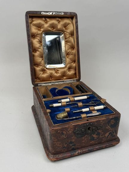 Rectangular box covered in embossed leather featur