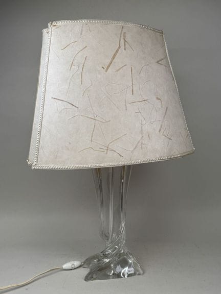 SEVRES.
Large lamp made of molded and pressed crys