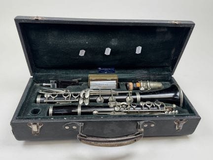 COUESNON &amp; Cie. a Parigi.
Clarinetto in legno 