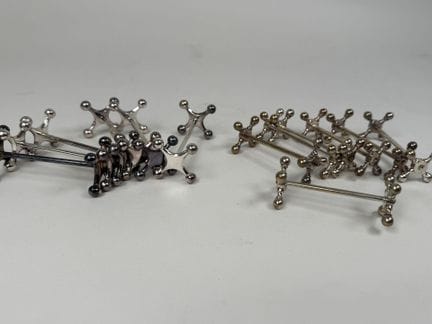Silver plated metal set including:
- a set of 6 kn