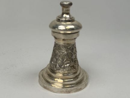 PEUGEOT.
Pepper mill made of silver plated metal o