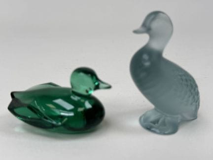LALIQUE e BACCARAT.
Anatre.
Due figure in vetro st