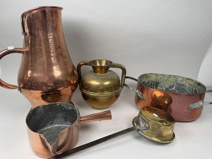 Set of copper and metal items consisting of:
- lar