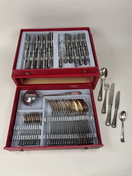 Silver plated metal cutlery set, leaf-pattern desi