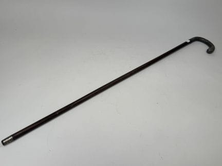 Wooden cane with a silver pommel engraved with a d
