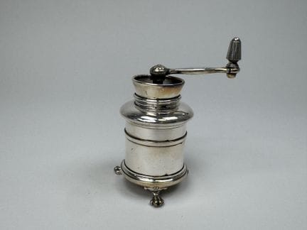 CHRISTOFLE.
Small silver plated pepper mill with a