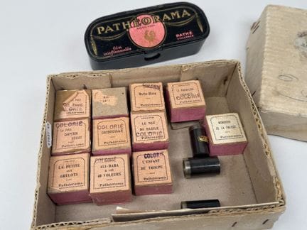 PATHEORAMA.
Boiled-paper cardboard viewer.
4.5 x 1