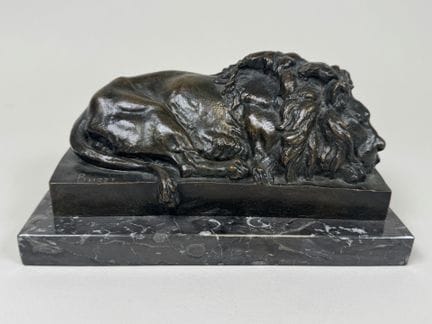 BUZZI, 20th century.
Reclining lion.
Patinated bro