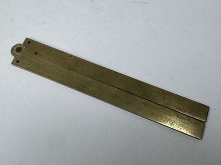 Chiseled brass "Pied du Roi" stand.
Early 20th cen