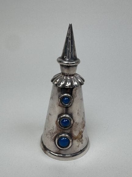 PEUGEOT France.
Silver plated metal pepper mill de