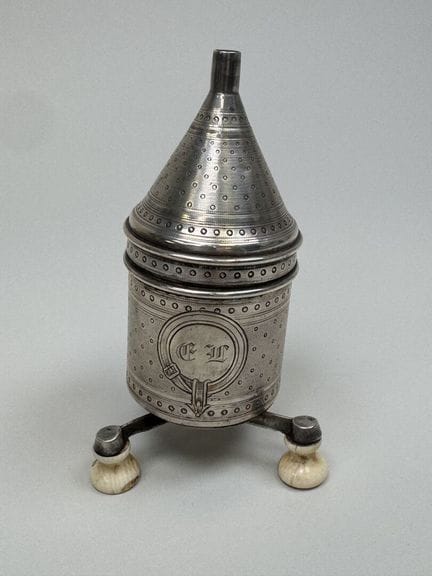 Pepper mill in 950/1000 silver, Minerva hallmark; 